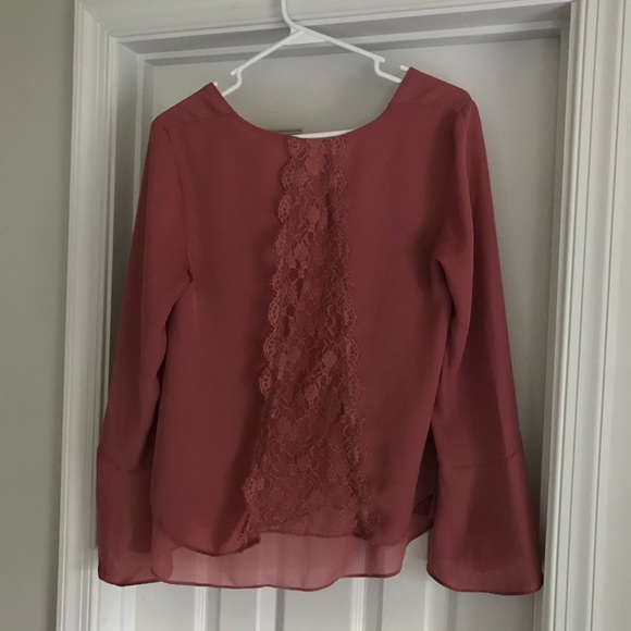 Beautiful blouse - Picture 2 of 4